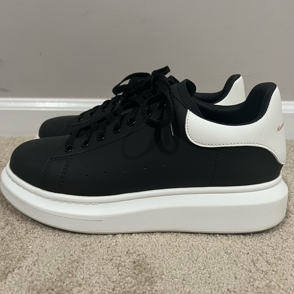Alexander McQueen Lenny Leather Sneakers. Size 43eu/US 9.5